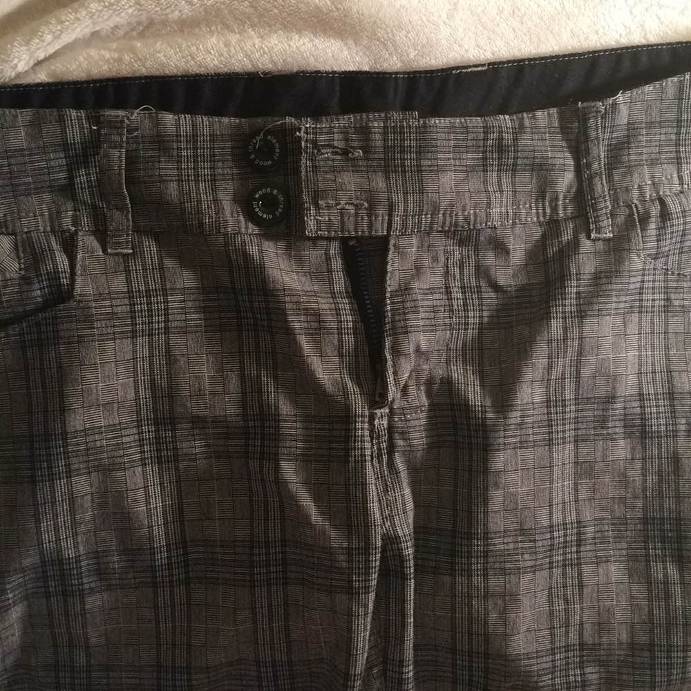 Bermuda shorts by Element. Blk,teal, wht colors